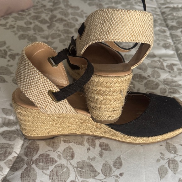 Black and Tan Women's Espadrille Sandals great condition - Picture 2 of 3